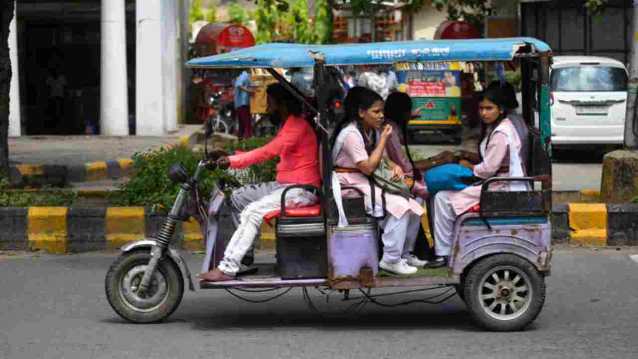 electric rickshaw toto