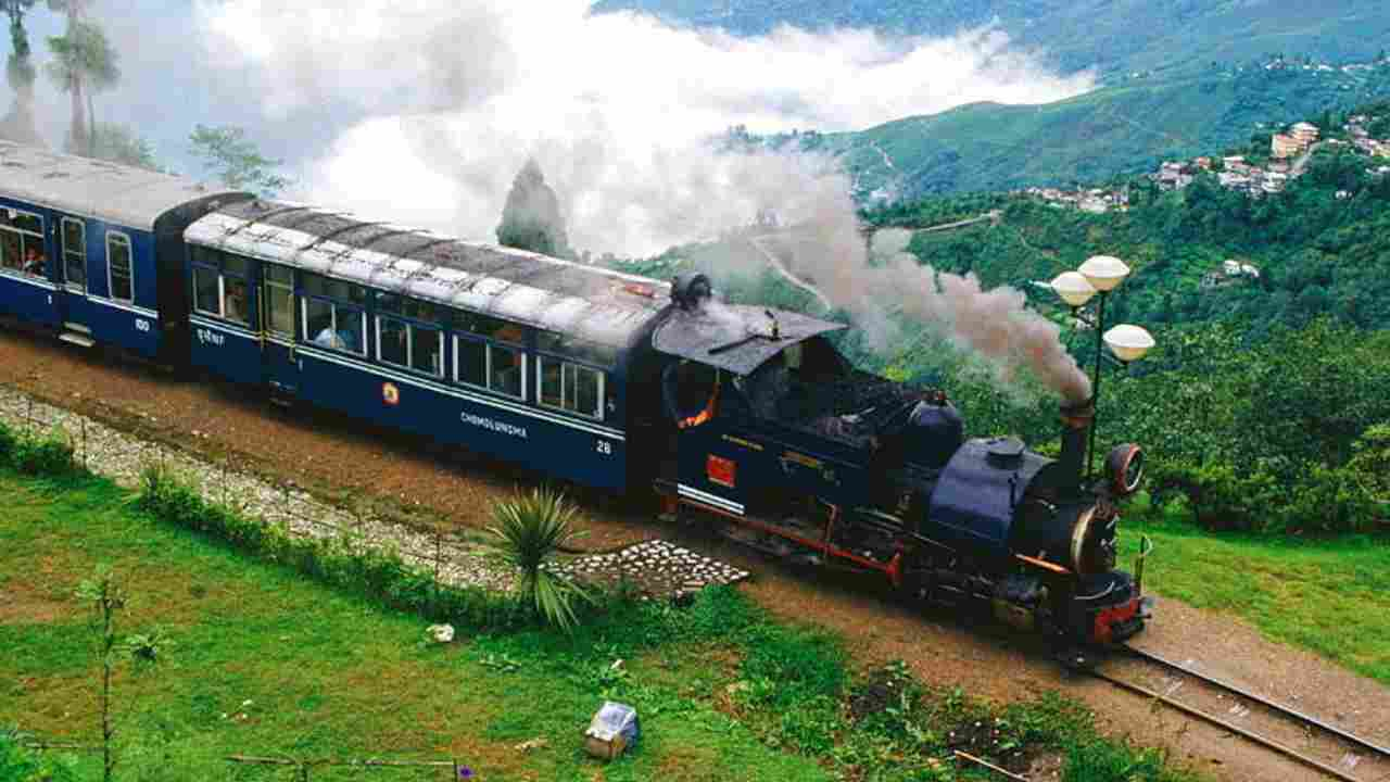 darjeeling toy train