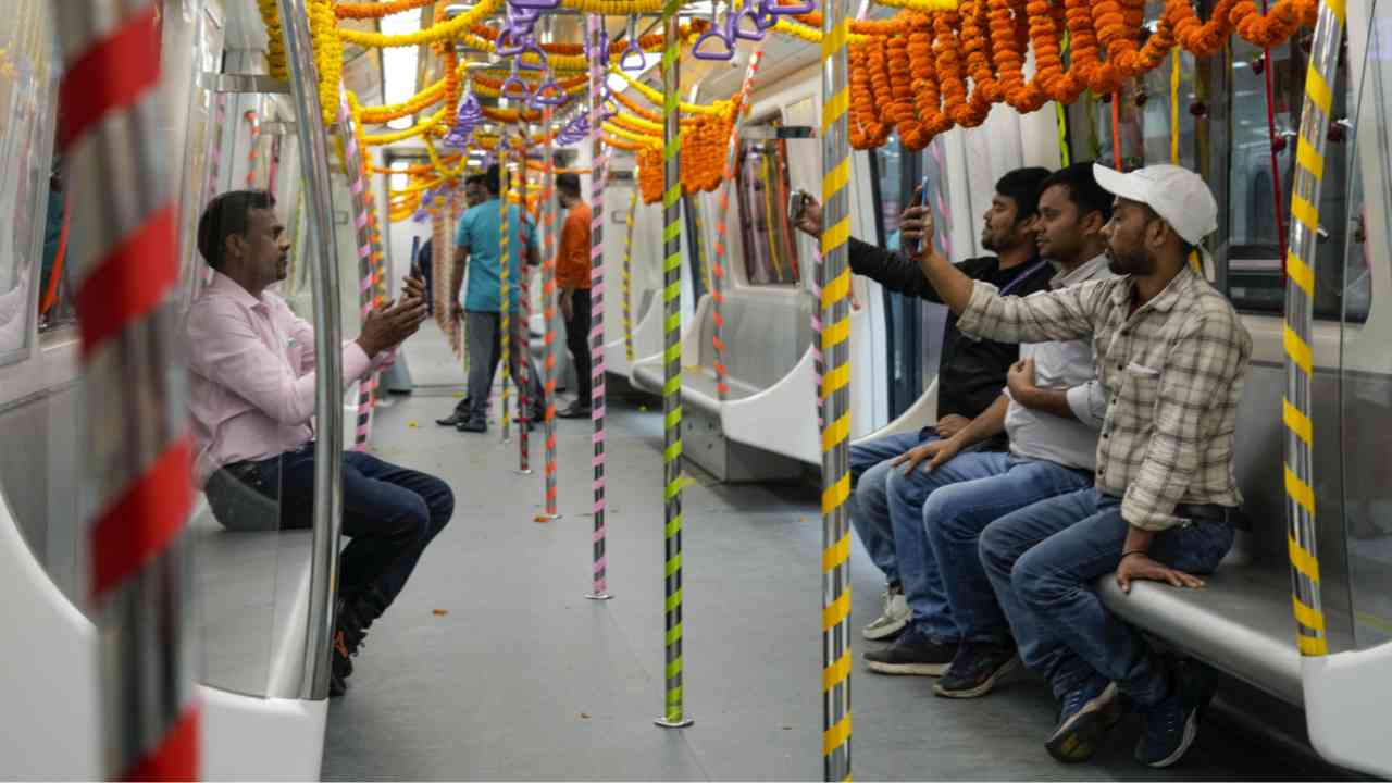 howrah esplaned metro