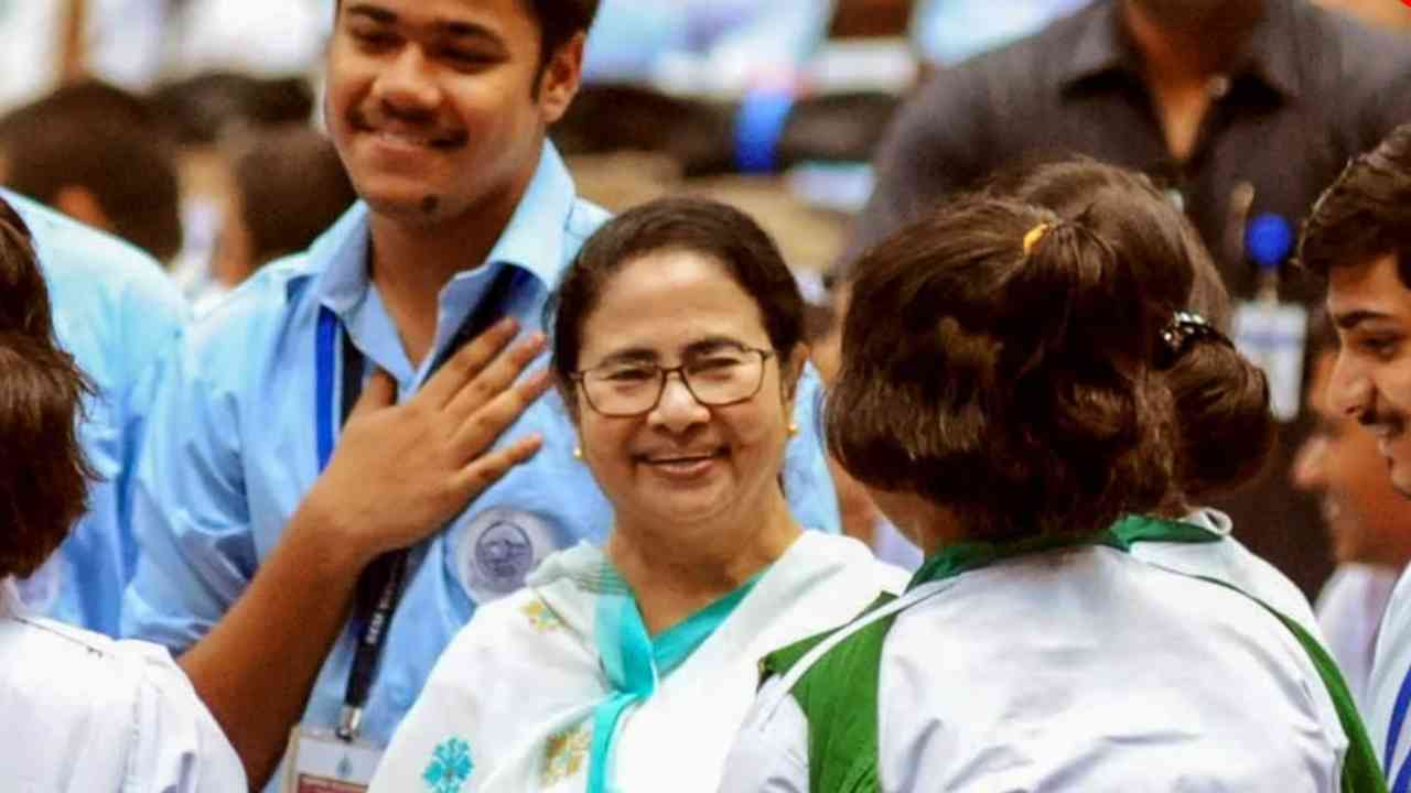 mamata banerjee taruner swapno